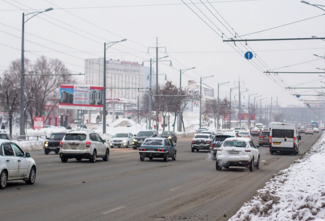 На Московском шоссе в Самаре поставили новый знак вместо того, чтобы отремонтировать дорогу