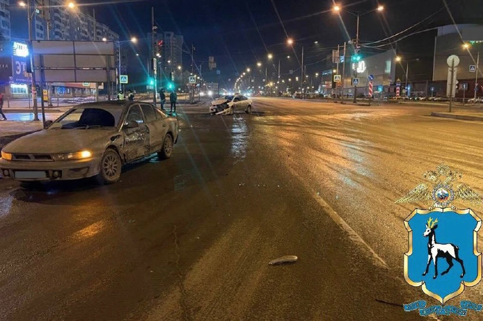 В Самаре на Московском шоссе столкнулись Mitsubishi и Volkswagen, пострадала 13-летняя девочка