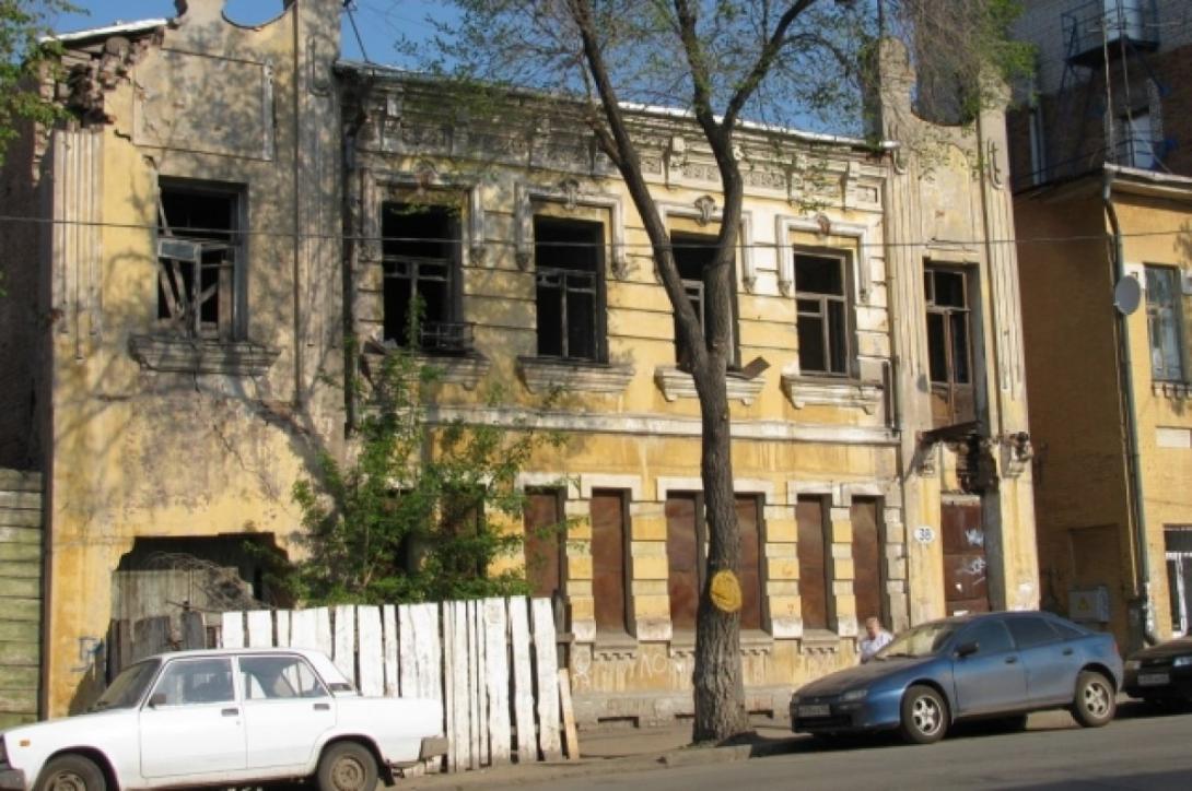 В Самаре на улице Куйбышева рухнула стена аварийного дома