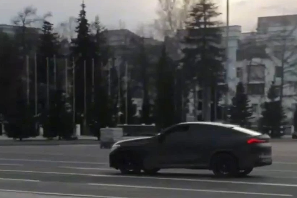 В Самаре поймали водителя BMW, катавшегося по площади Куйбышева: машину у него забрали