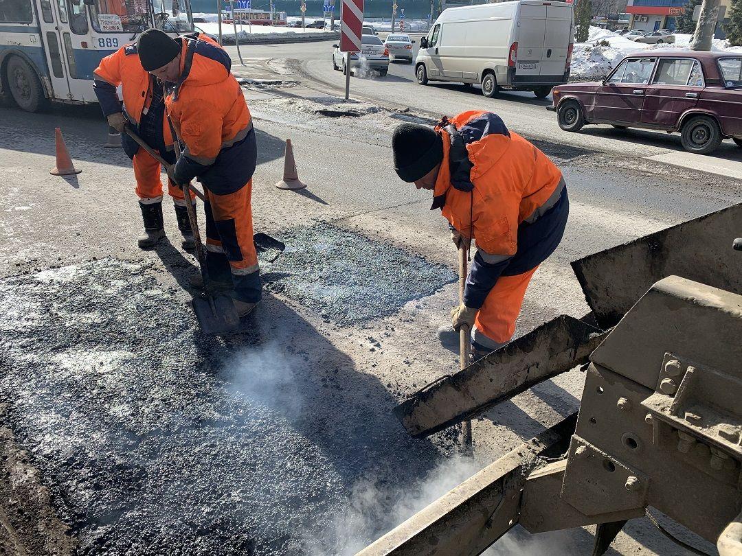 В Самаре после дождей возобновили поддерживающий ремонт дорог на 98 участках